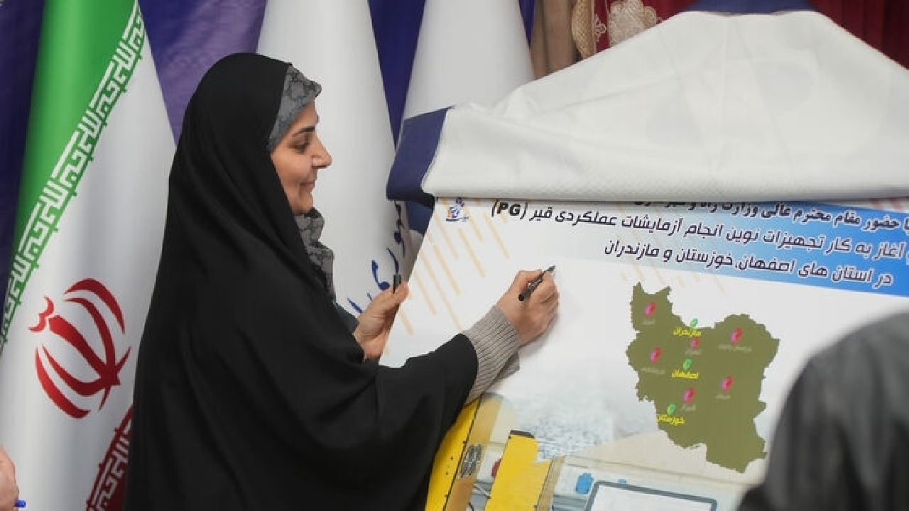 رونمایی از ۳ تجهیز فناورانه آزمایشگاه فنی و مکانیک خاک با حضور وزیر راه و شهرسازی
