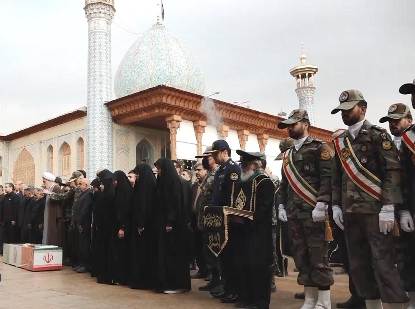 تشییع شهید جان بر کف ارتش در حرم شاهچراغ