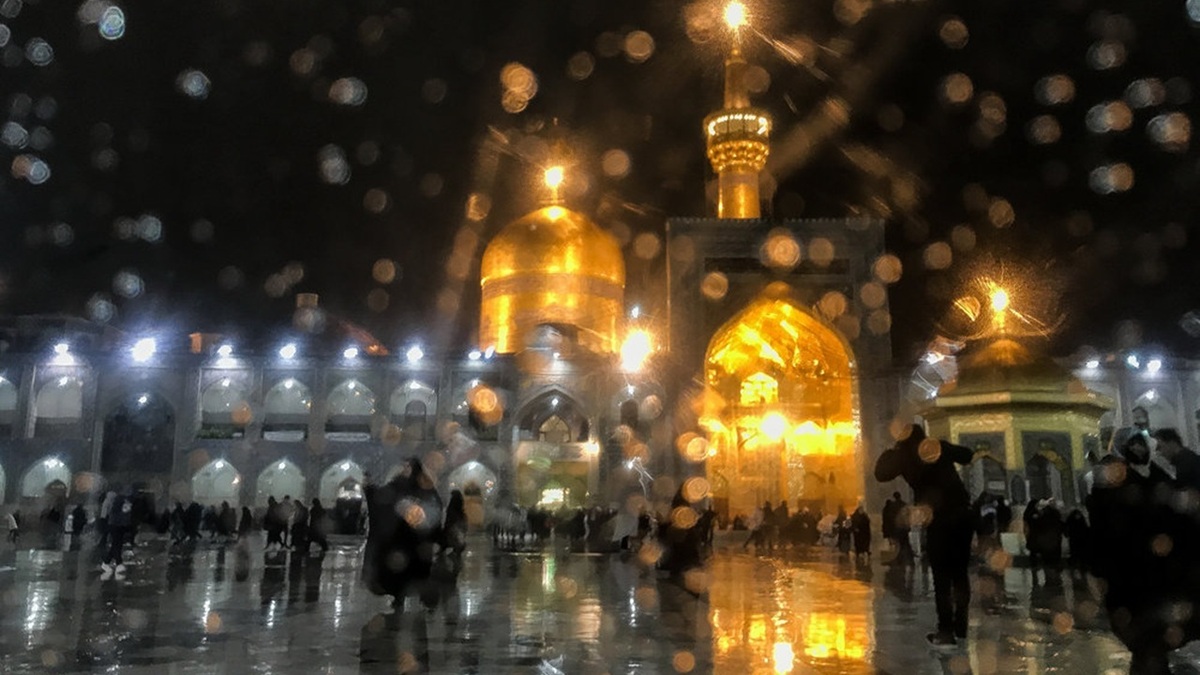 بارش برف در حرم مطهر رضوی + فیلم