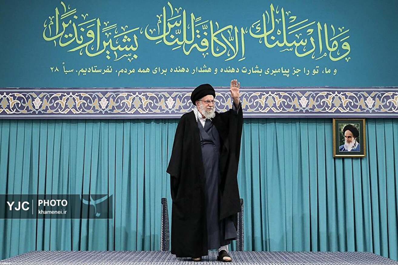 دیدار هزاران نفر از قشر‌های مختلف مردم با رهبر انقلاب در سالروز عید مبعث