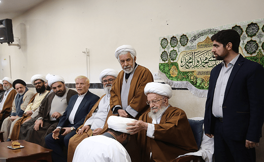عمامه گذاری جمعی از طلاب جوان قم در روز عید مبعث