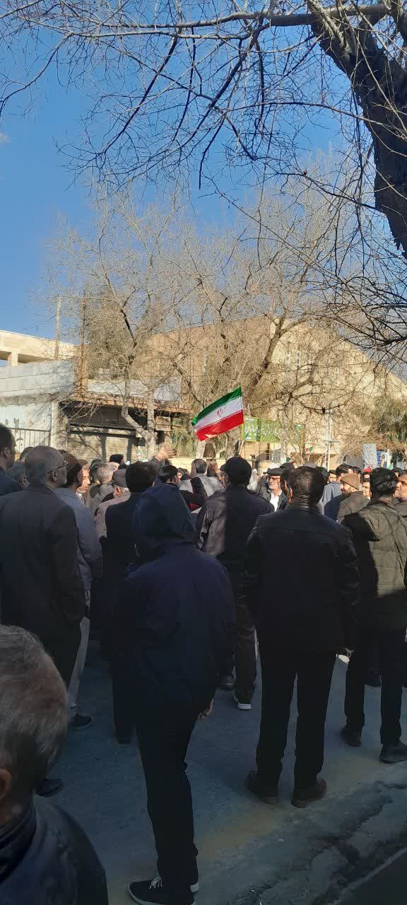 حضور باشکوه مردم نجف آباد در راهپیمایی و تشییع جنازه شهدای امنیت + عکس
