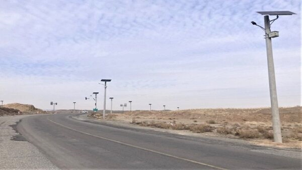 نخستین سامانه روشنایی با فناوری سلول‌های خورشیدی در جاده‌های قم اجرا شد