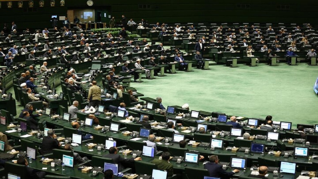 نمایندگان مجلس توقیف و تعقیب نفتکش‌ها توسط آمریکا در منطقه کارائیب را محکوم کردند