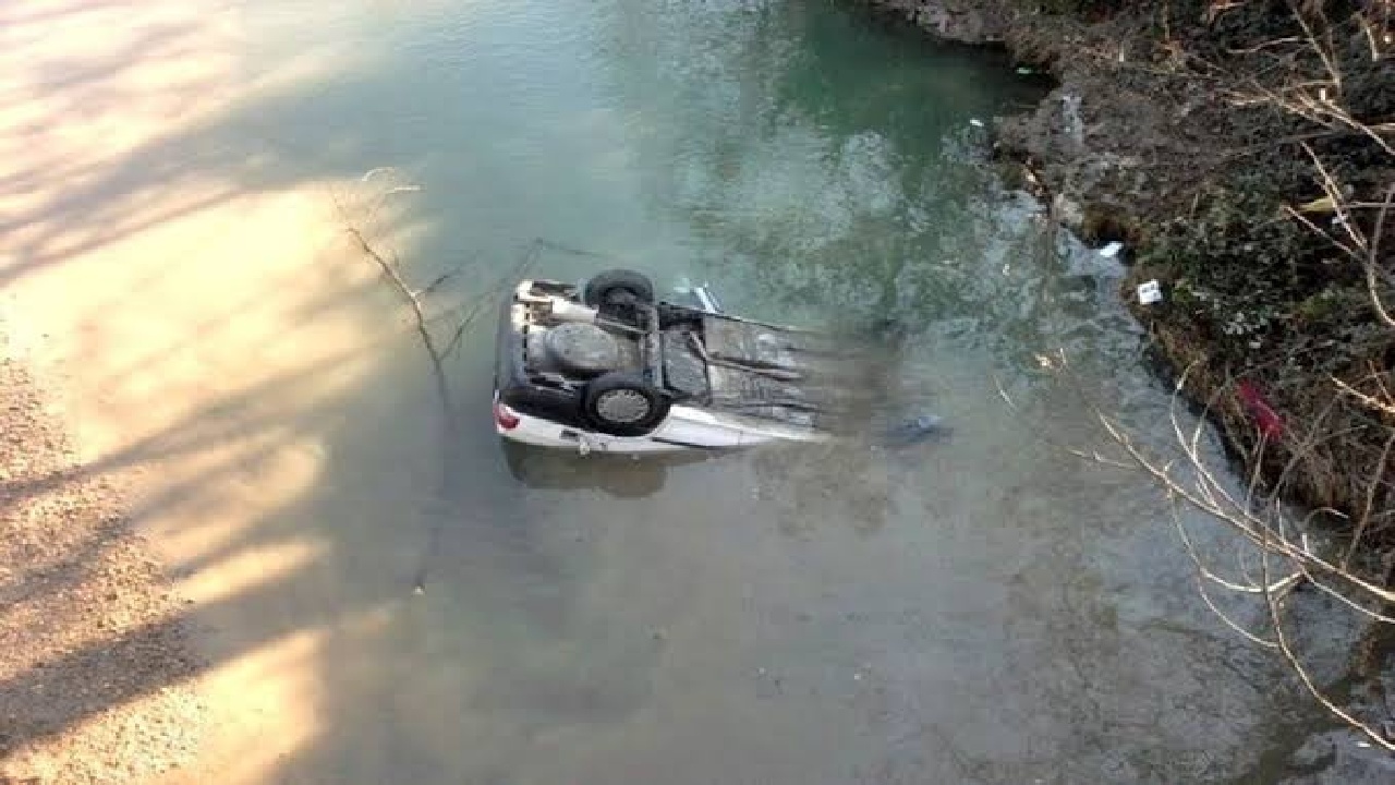 سقوط خودروی سمند به رودخانه کشکان در محور پلدختر – خرم‌آباد + فیلم