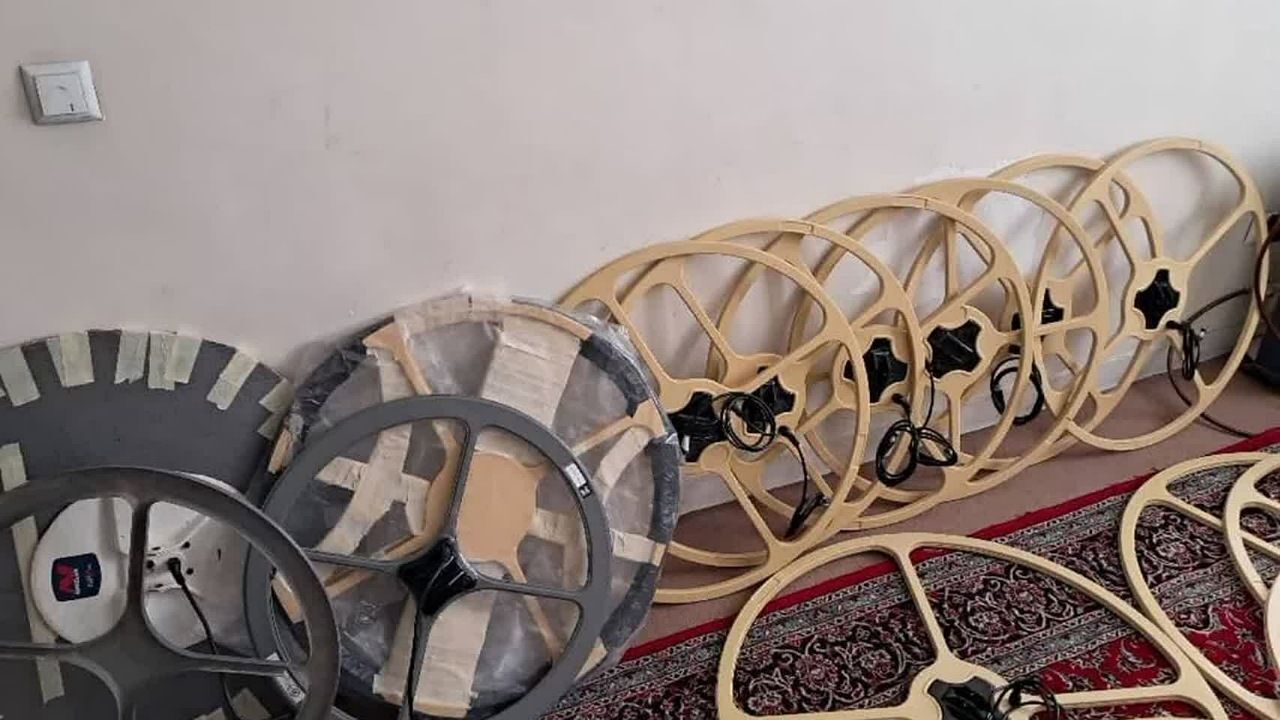 کشف کارگاه تولید فلزیاب و اشیای تاریخی در بانه