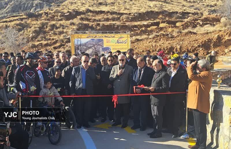 آغاز عملیات اجرایی ایستگاه قطار شهری دروازه کازرون شیراز/رونمایی از ۲۴ اتوبوس