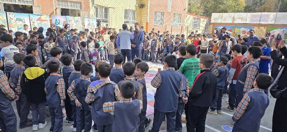 دانش آموزان دبستان پارسا حسینی