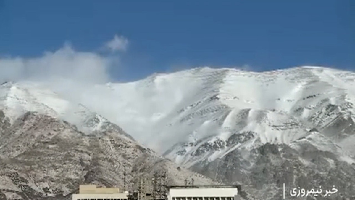 بارش برف زمستانی در حرم مطهر رضوی + فیلم