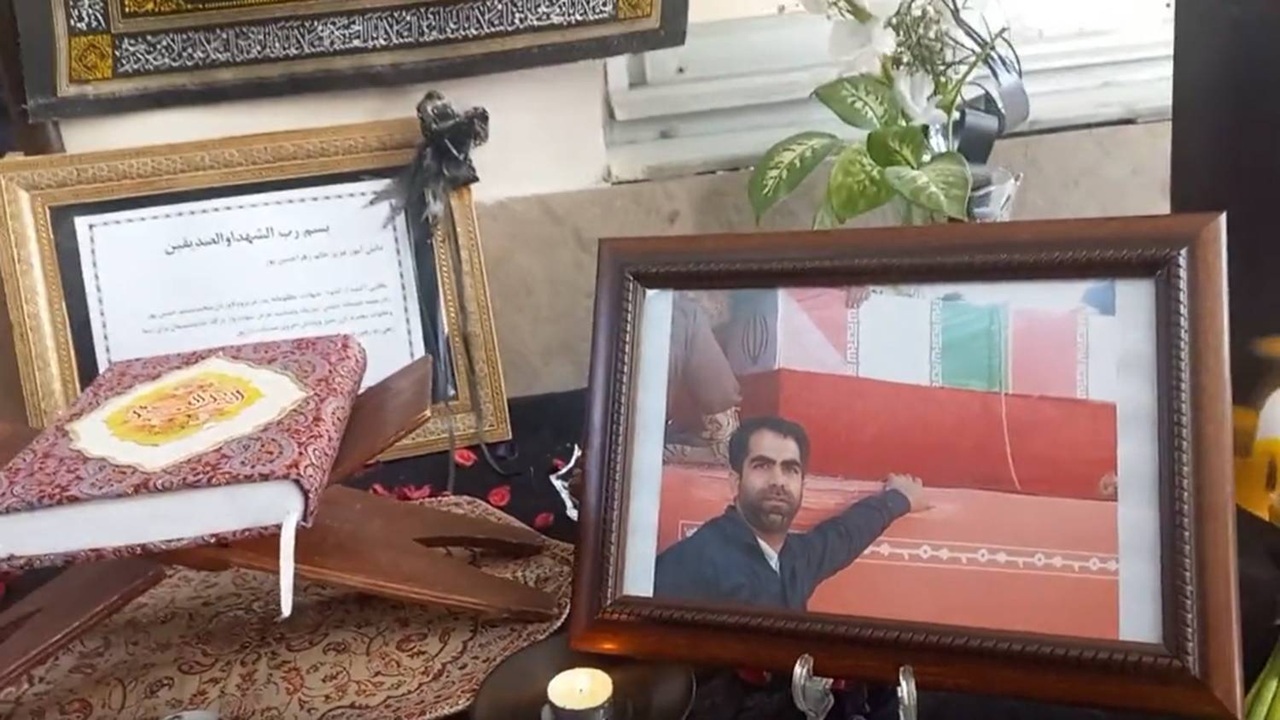 مراسم بزرگداشت شهید امنیت میثم حسن پور در دبیرستان مولوی اصفهان