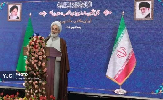آیین عطر افشانی گلزار شهدای رشت