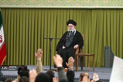 دیدار هزاران نفر از اقشار مختلف مردم با رهبر معظم انقلاب اسلامی