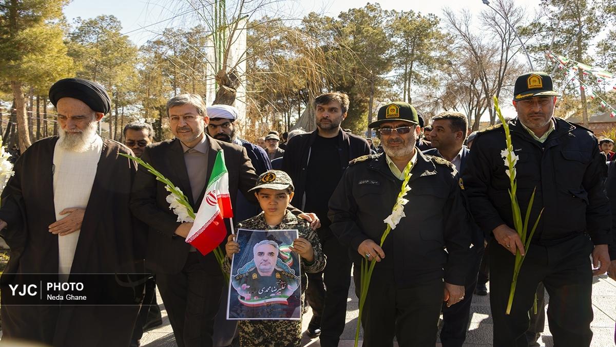 نورافشانی آسمان اصفهان در سالگرد پیروزی انقلاب اسلامی