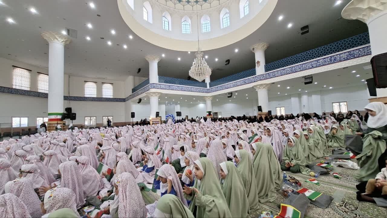 برگزاری اجتماع ۹۰۰ نفری جشن تکلیف دختران دانش‌آموز اردکانی