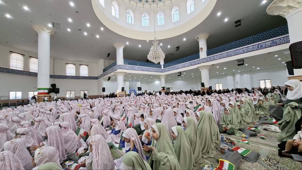 برگزاری اجتماع ۹۰۰ نفری جشن تکلیف دختران دانش&zwnj;آموز اردکانی