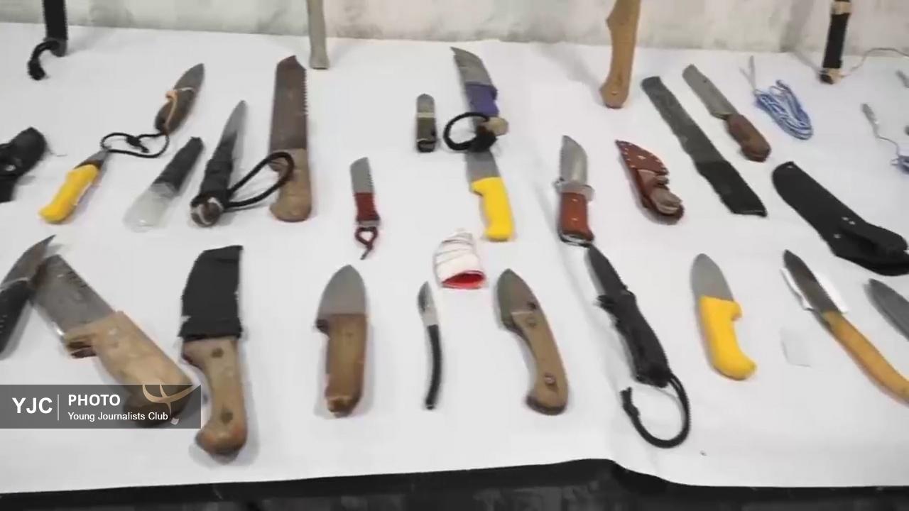 برپایی نمایشگاه ادوات کشف‌شده از اغتشاشگران در لرستان+ فیلم