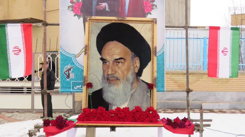 مراسم استقبال از آفتاب و گلباران تمثال حضرت امام خمینی (ره) همزمان با ایام الله دهه فجر در هریس مراسم استقبال از آفتاب و گلباران تمثال حضرت امام خمینی (ره) همزمان با ایام الله دهه فجر در هریس