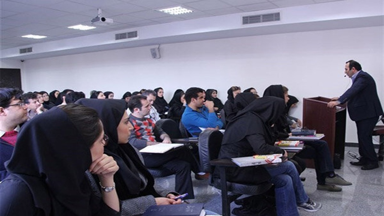 گلایه دانشجویان از کمبود استاد در برخی از رشته‌های تخصصی دانشگاه آزاد شهرقدس