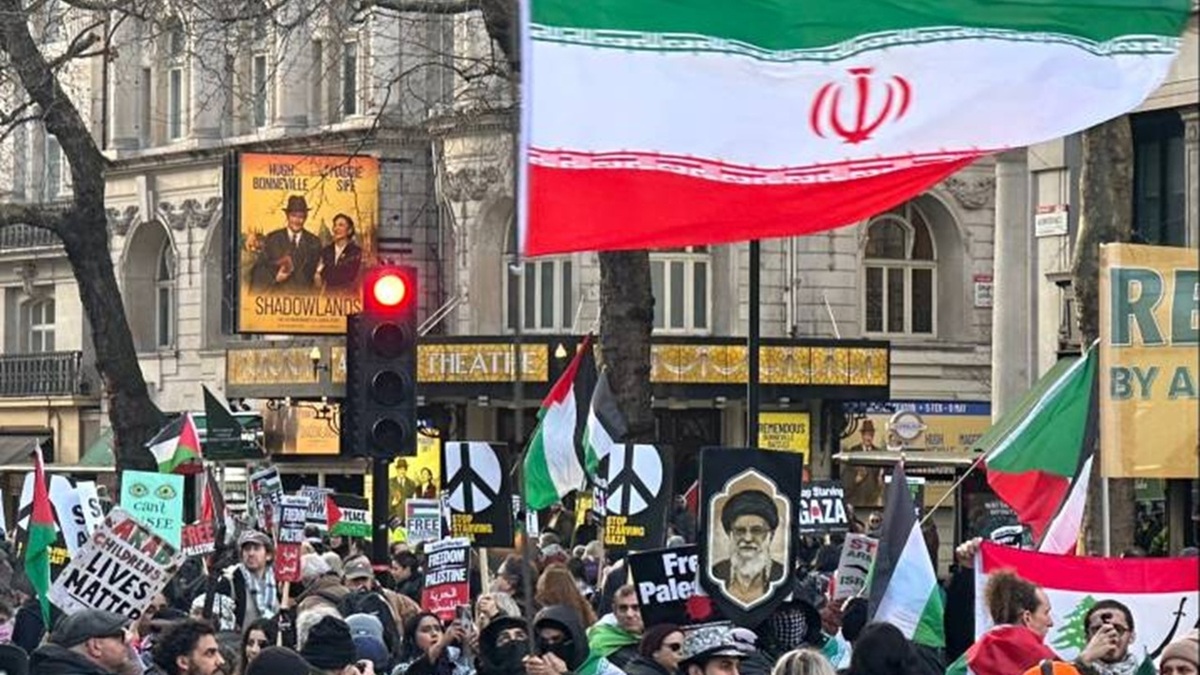 تظاهرات ضد جنگ و حمایت از ایران در لندن + فیلم