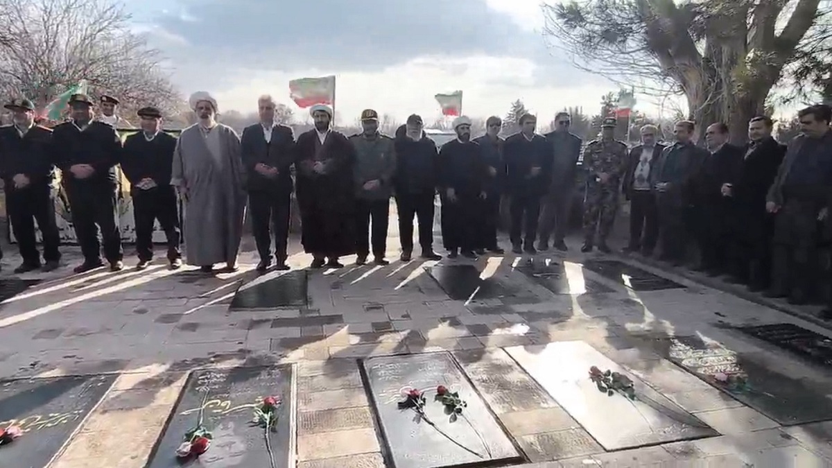 باشگاه خبرنگاران -عطرافشانی و گلباران مزار شهدا در عجب‌شیر
