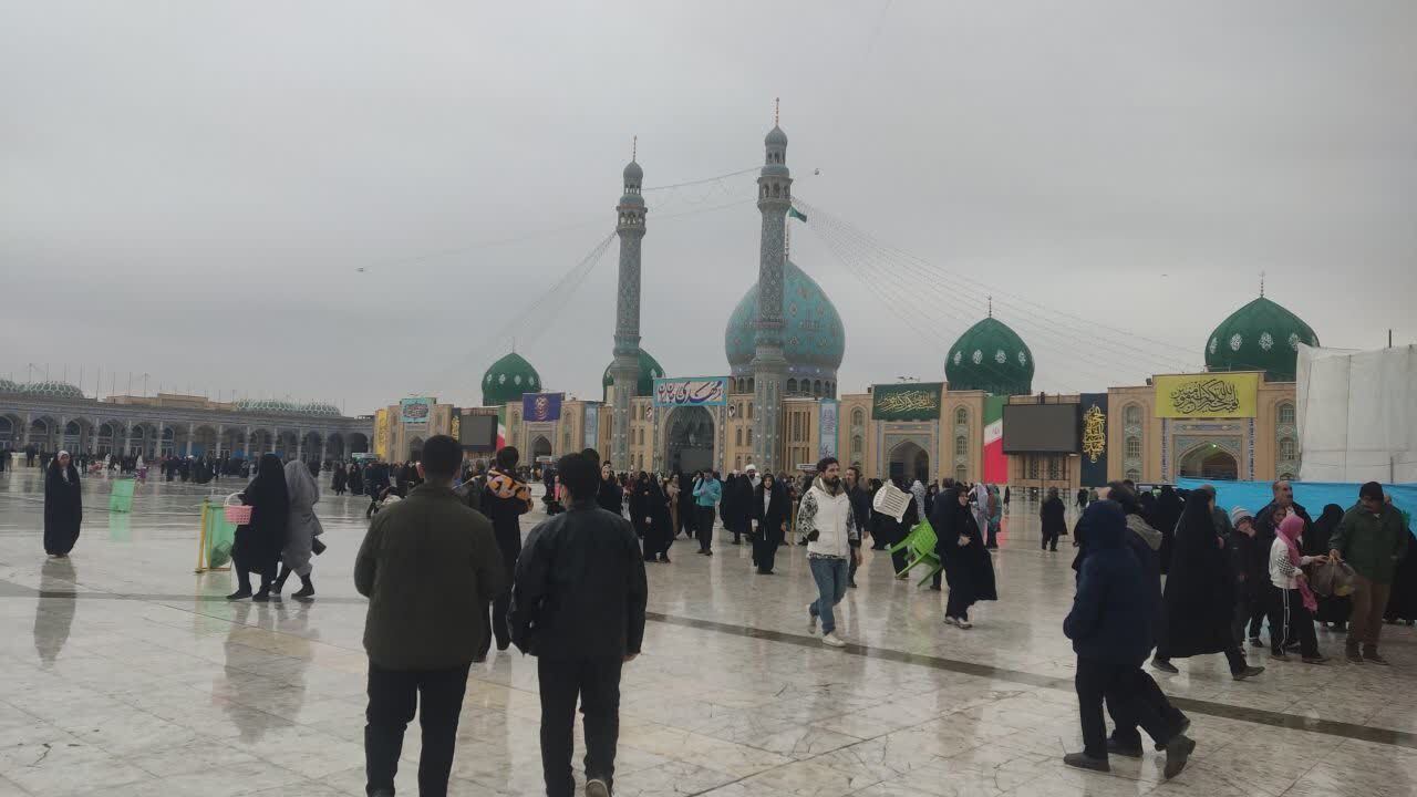 گرامیداشت میلاد منجی عالم بشریت در مسیر قم به جمکران با برپایی ایستگاه صلواتی + عکس