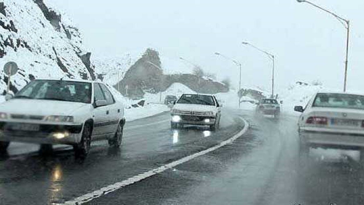 ‎تردد روان در اکثر محورهای کردستان با وجود بارش؛ تردد ‏در برخی محورها منوط به زنجیر چرخ