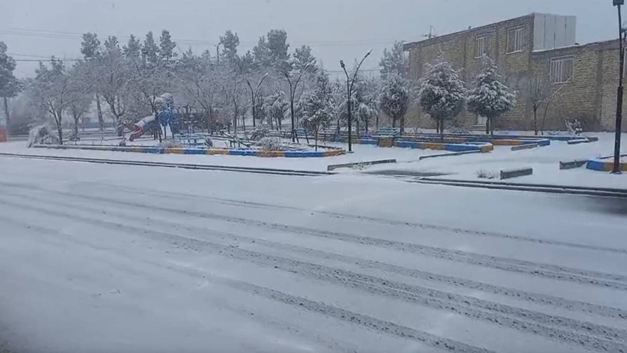 روستای آنالوجه چادگان با بارش برف رنگ و بوی زمستای گرفت + فیلم