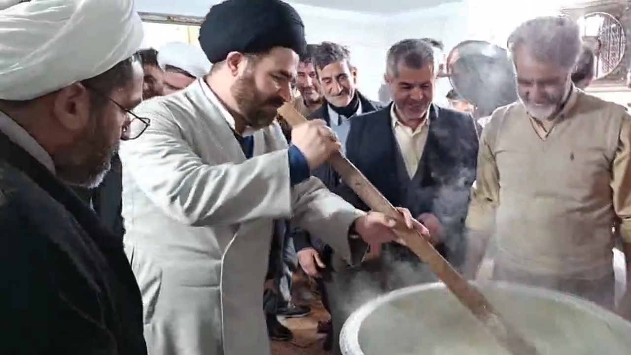 پخت کیک ۴ متری در هریس