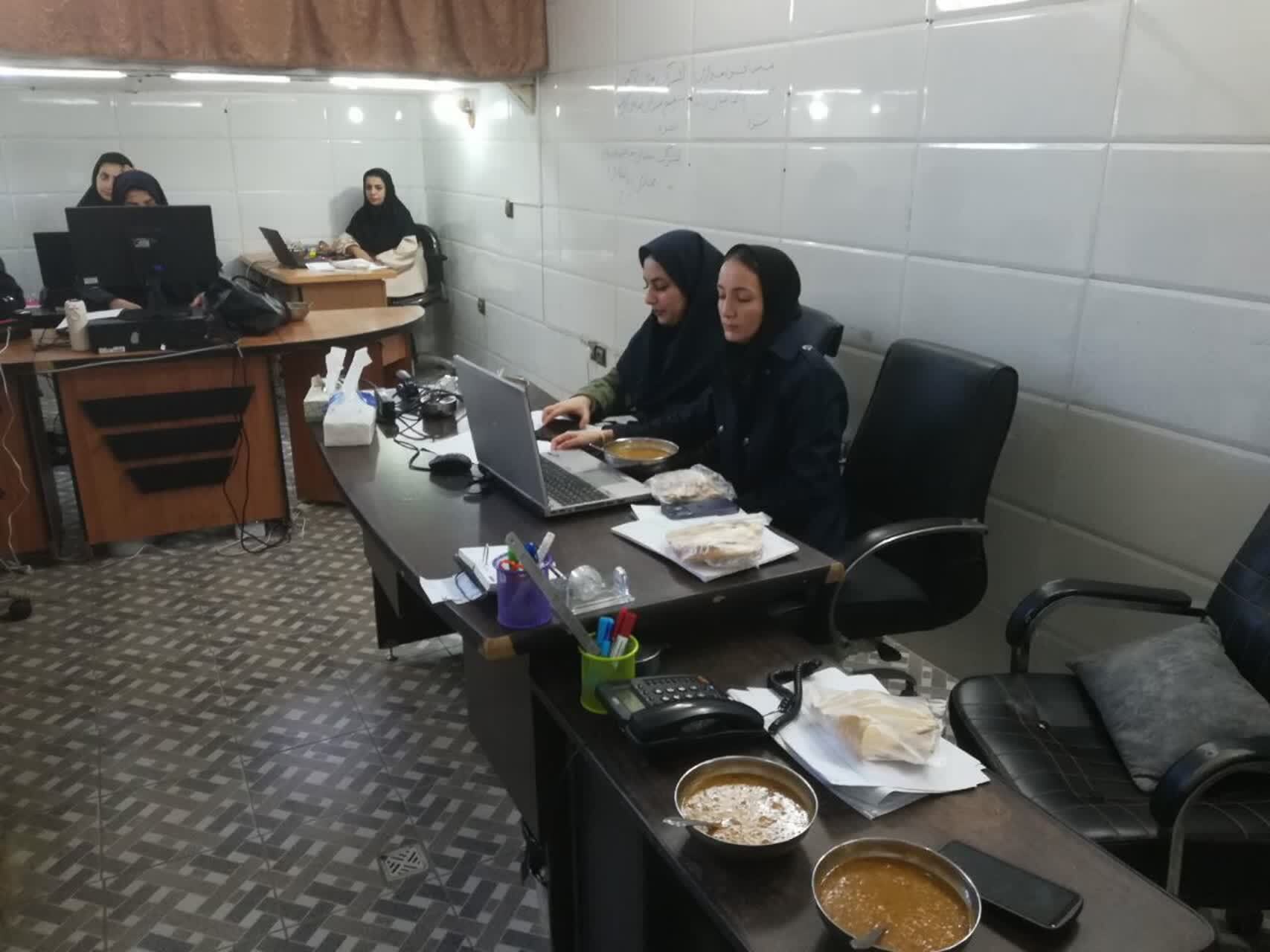 توزیع نذری بین کارکنان