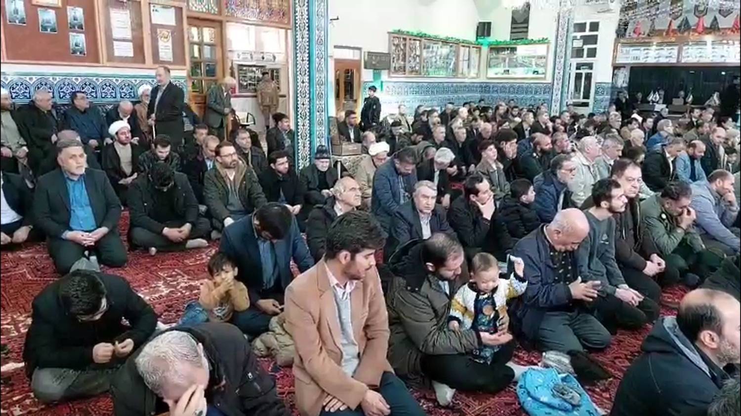 گوشه‌ای از صف آرایی اهری‌ها در نماز جمعه + فیلم