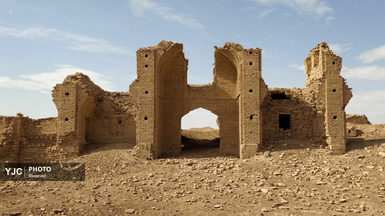 کاروان‌سرایی با مُهر ثبت ملی در حال فرو ریختن + تصاویر