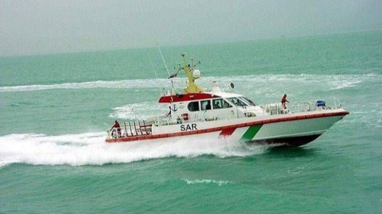 نجات جان ۶ نفر صیاد محلی دردو عملیات امداد و نجات دریایی  بندرچابهار و بندر زرآباد