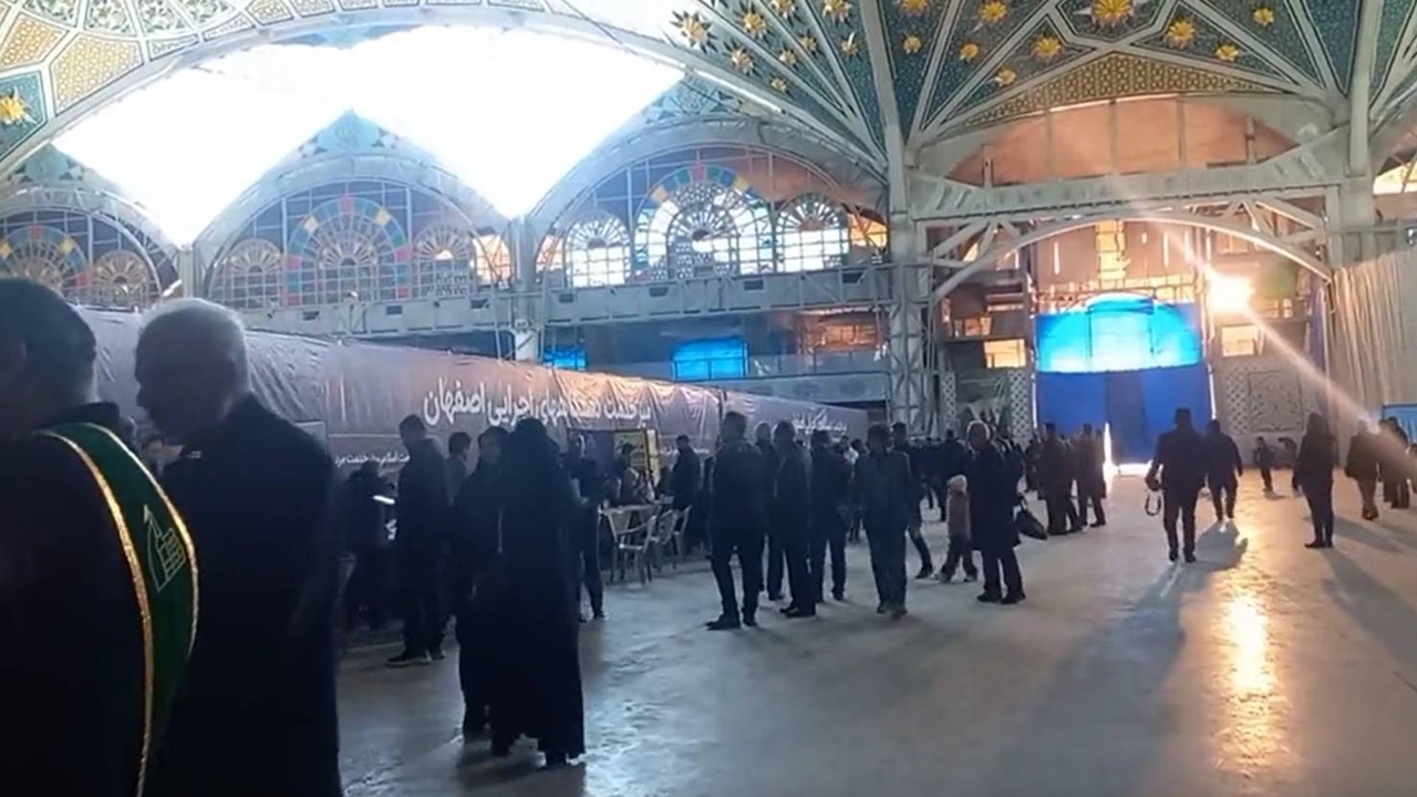 گرامیداشت ایام الله دهه فجر در اصفهان با برپایی میز خدمت + فیلم