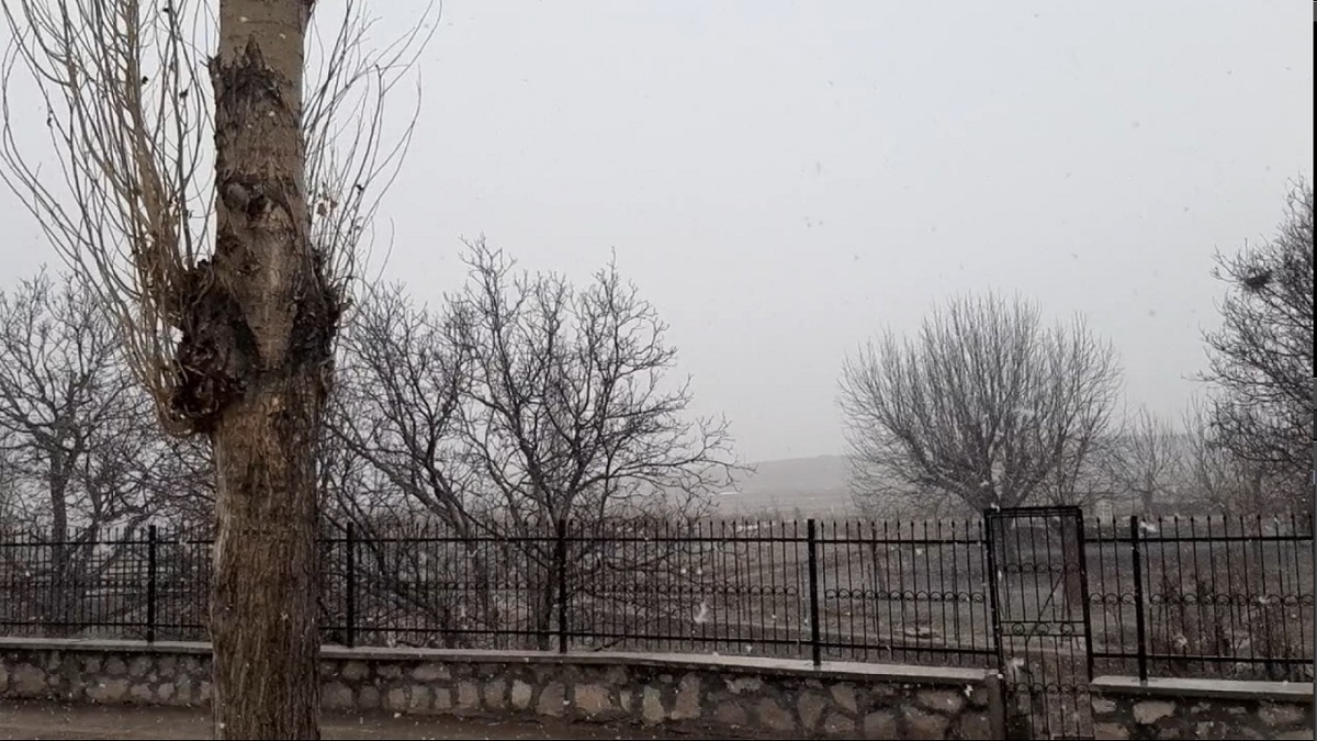 باشگاه خبرنگاران -بارش برف در شهر کوهین+ فیلم