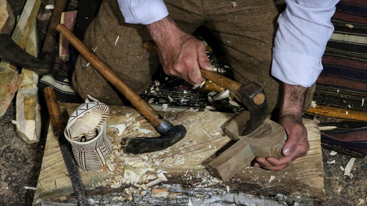 گفت و گوی صمیمانه با کارآفرین لاک تراشی در بخش بندپی شرقی بابل + فیلم