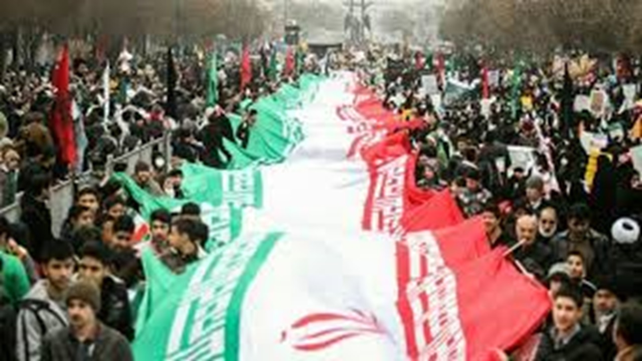 مردم، همیشه پای کار انقلاب اسلامی + فیلم