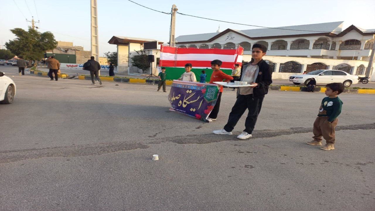 برپایی ایستگاه صلواتی به مناسبت نیمه شعبان و ایام الله فجر در خنج + عکس