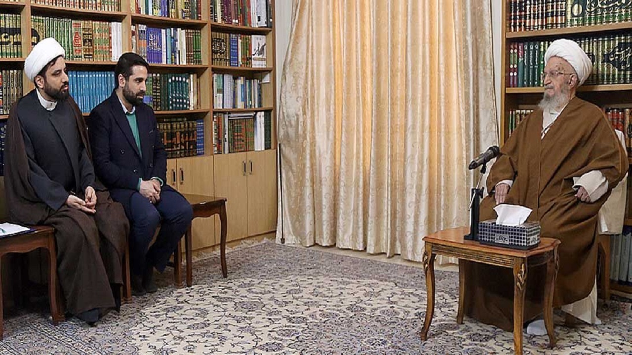 تاکید آیت الله مکارم شیرازی بر کنترل هوشمندانه فضای مجازی
