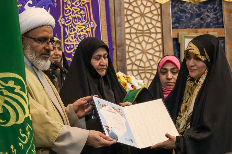 سحر امامی خادمی افتخاری حرم شاه‍چراغ (ع) شد + فیلم