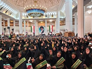 تجدید میثاق هزاران بانوی ولایت‌مدار شیراز با آرمان‌های انقلاب اسلامی + تصاویر