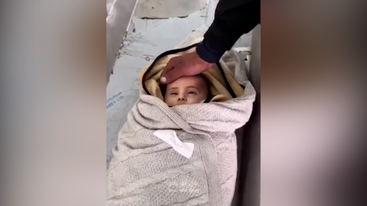 نوزاد ۳ ماهه در غزه از سرما یخ زد + فیلم