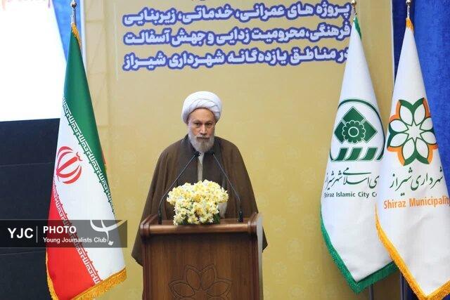 شکوفایی شیراز جلوه‌ای از طراوت انقلاب اسلامی است / مدیران باید تلاش‌ها را مضاعف کنند