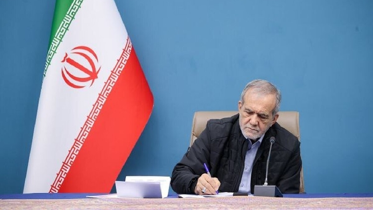 تبریک رئیس‌جمهور پزشکیان به تیم‌های ملی کشتی فرنگی و آزاد ایران