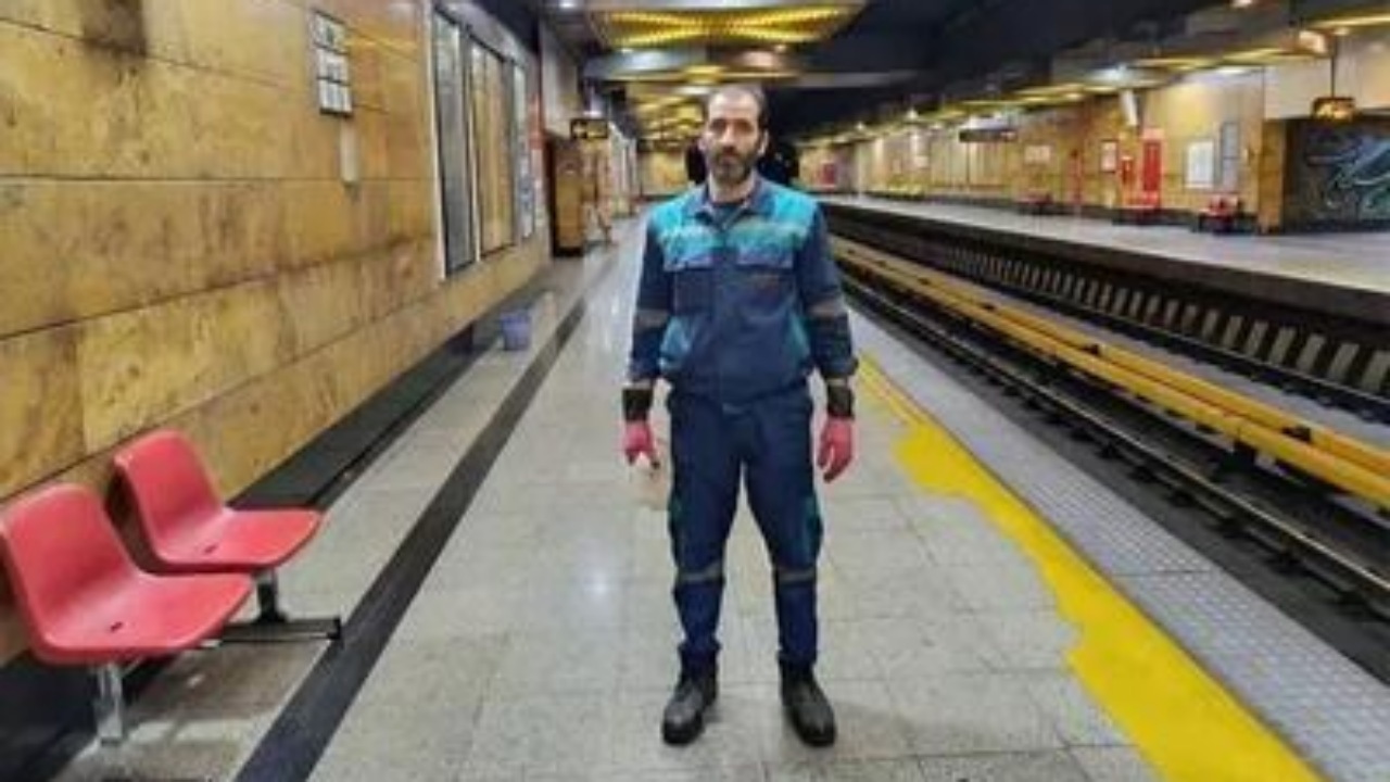 پاکبان متروی تهران ۱۵۰ گرم طلا را به صاحبش بازگرداند + فیلم