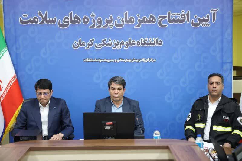 افزون ۱۷ دستگاه آمبولانس به ناوگان خودرویی دانشگاه علوم پزشکی کرمان