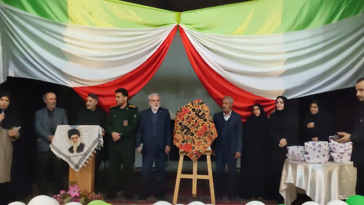 مراسم رونمایی از کتاب&laquo;شمیم آلاله&zwnj;ها&raquo; همزمان با جشن پیروزی انقلاب در صالح&zwnj;آباد