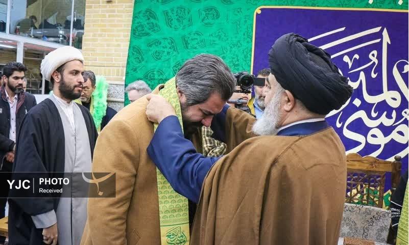 تجلیل از خانواده شهدای اخیر در آیین غبارروبی حرم امامزاده موسی مبرقع (ع) تجلیل از خانواده شهدای اخیر در آیین غبارروبی حرم امامزاده موسی مبرقع (ع)