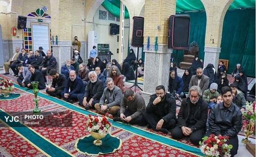 تجلیل از خانواده شهدای اخیر در آیین غبارروبی حرم امامزاده موسی مبرقع (ع) تجلیل از خانواده شهدای اخیر در آیین غبارروبی حرم امامزاده موسی مبرقع (ع)
