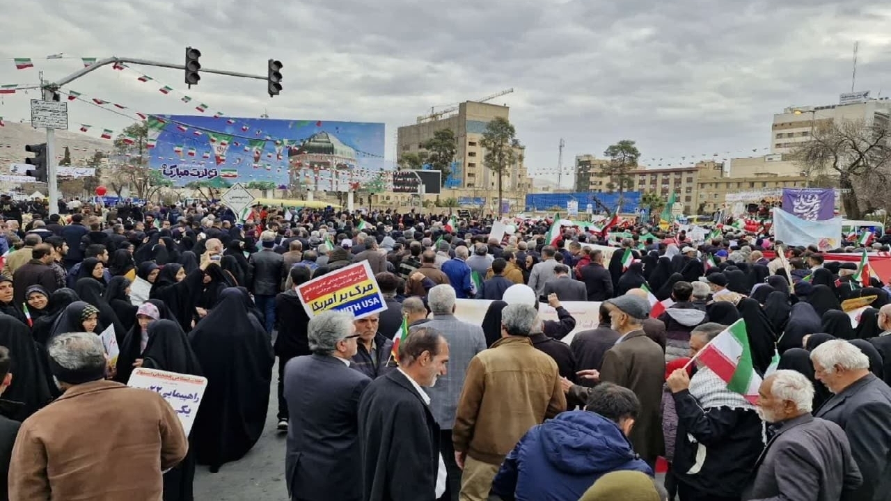 حضور پرشور در راهپیمایی یوم‌الله ۲۲ بهمن پاسخی روشن و قاطع به دشمنان است