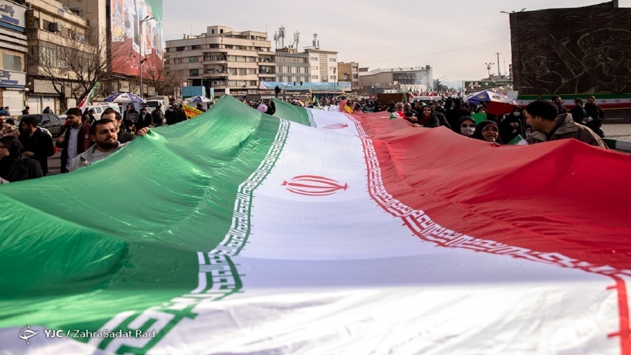 راهپیمایی سراسری مردم ایران در ۲۲ بهمن + عکس و فیلم